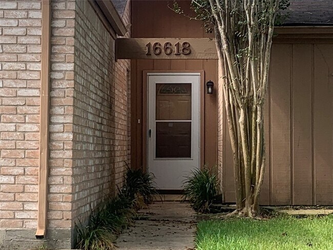 Foto del edificio - 16618 Oxnard Ln