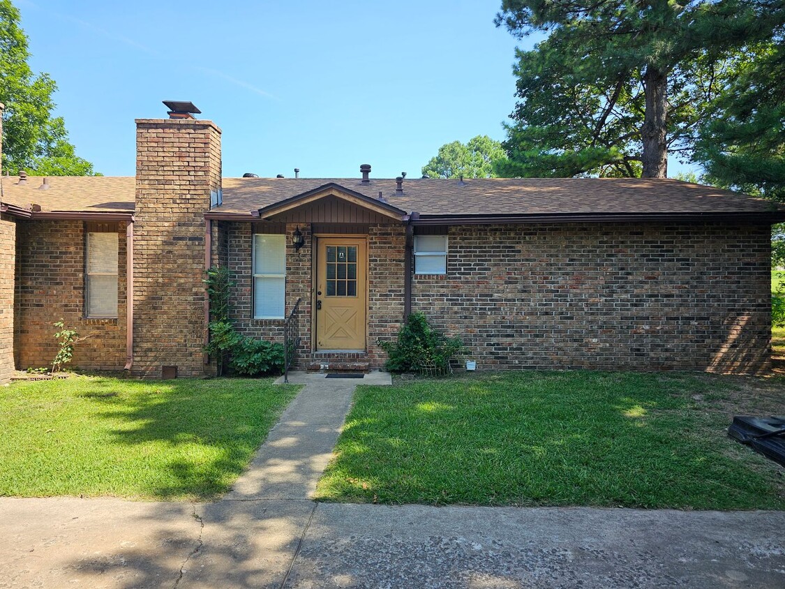 Primary Photo - 4502 Garden Center Dr