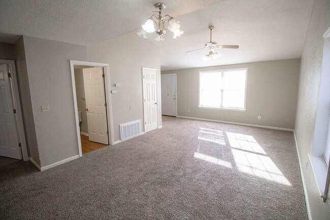 Building Photo - 697 W COUNTRY SQUIRE Ct