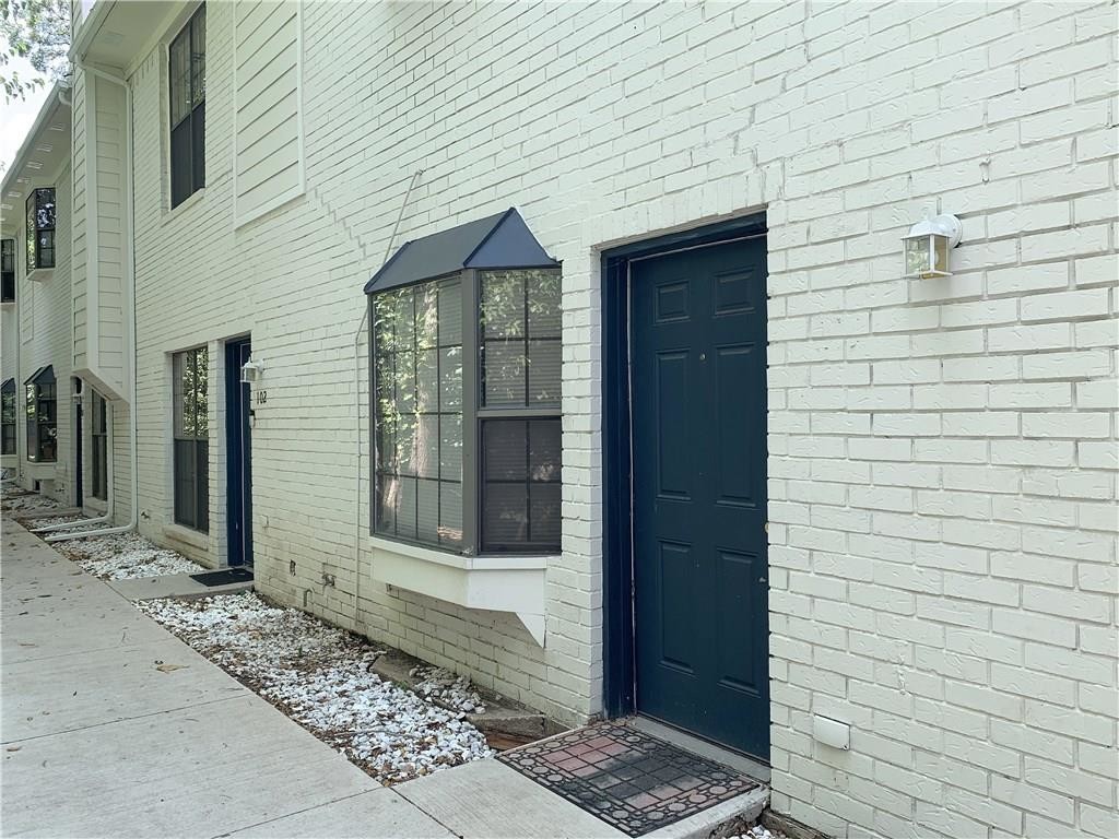 Primary Photo - 2806 Knight St