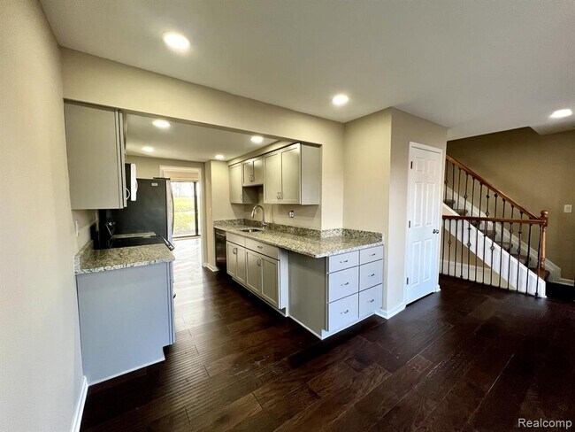 Building Photo - 759 Oakbrook Ridge Dr
