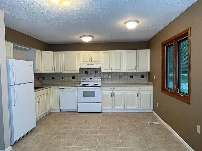 Foto del edificio - 5722 Ridgeway Dr