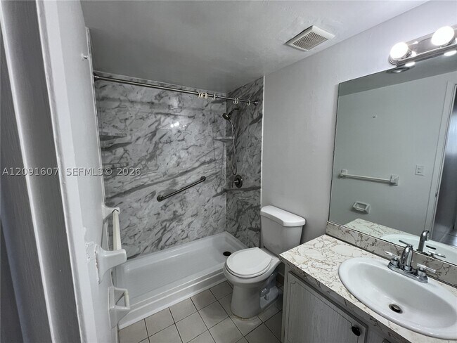 Building Photo - 920 NE 169th St