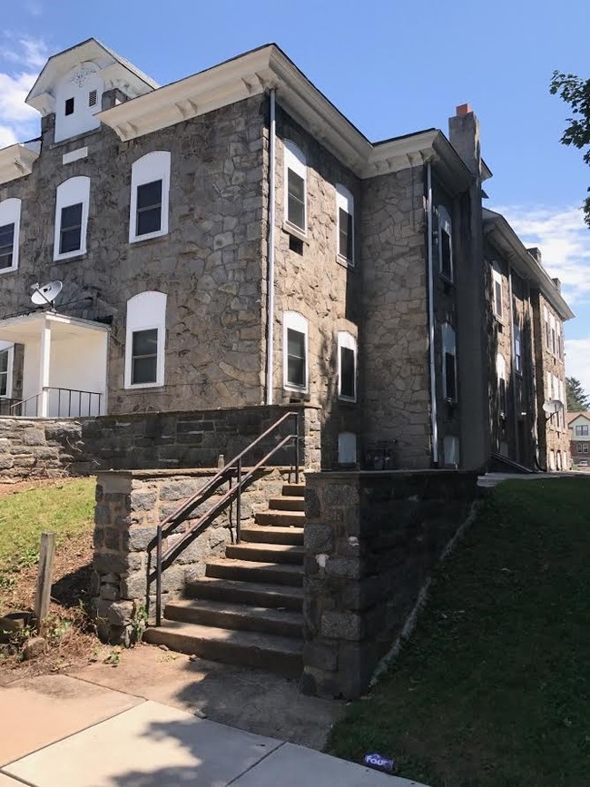Building Photo - 29 E Logan Ave