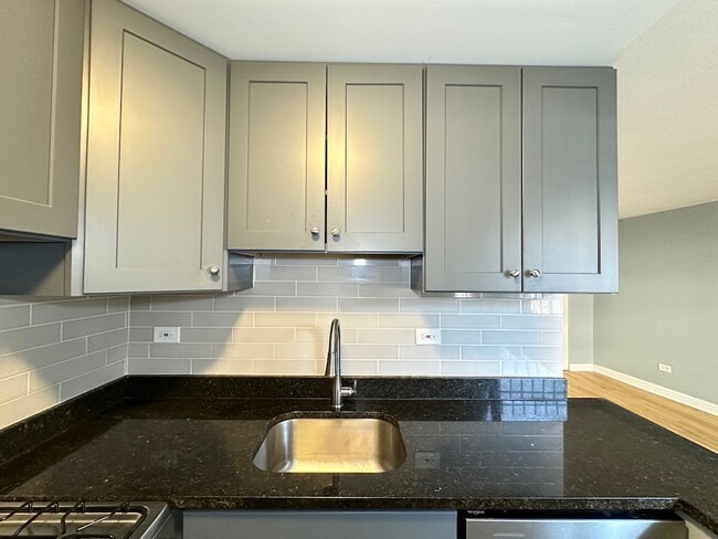 Building Photo - 663 W Grace St