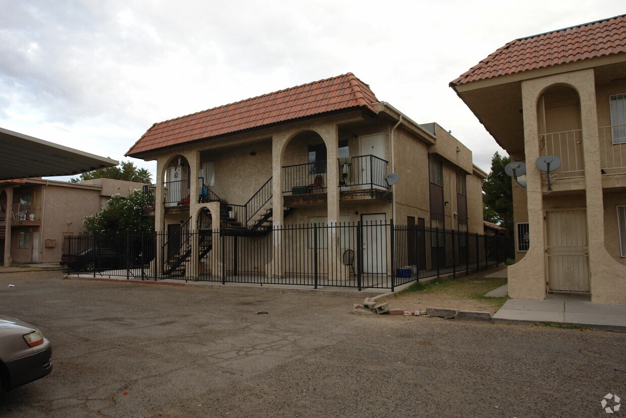 Building Photo - 4237 Stewart Ave