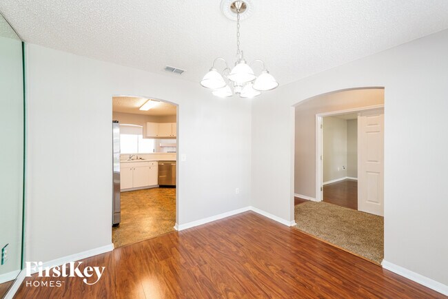 Foto del edificio - 3130 Valley Vista Cir