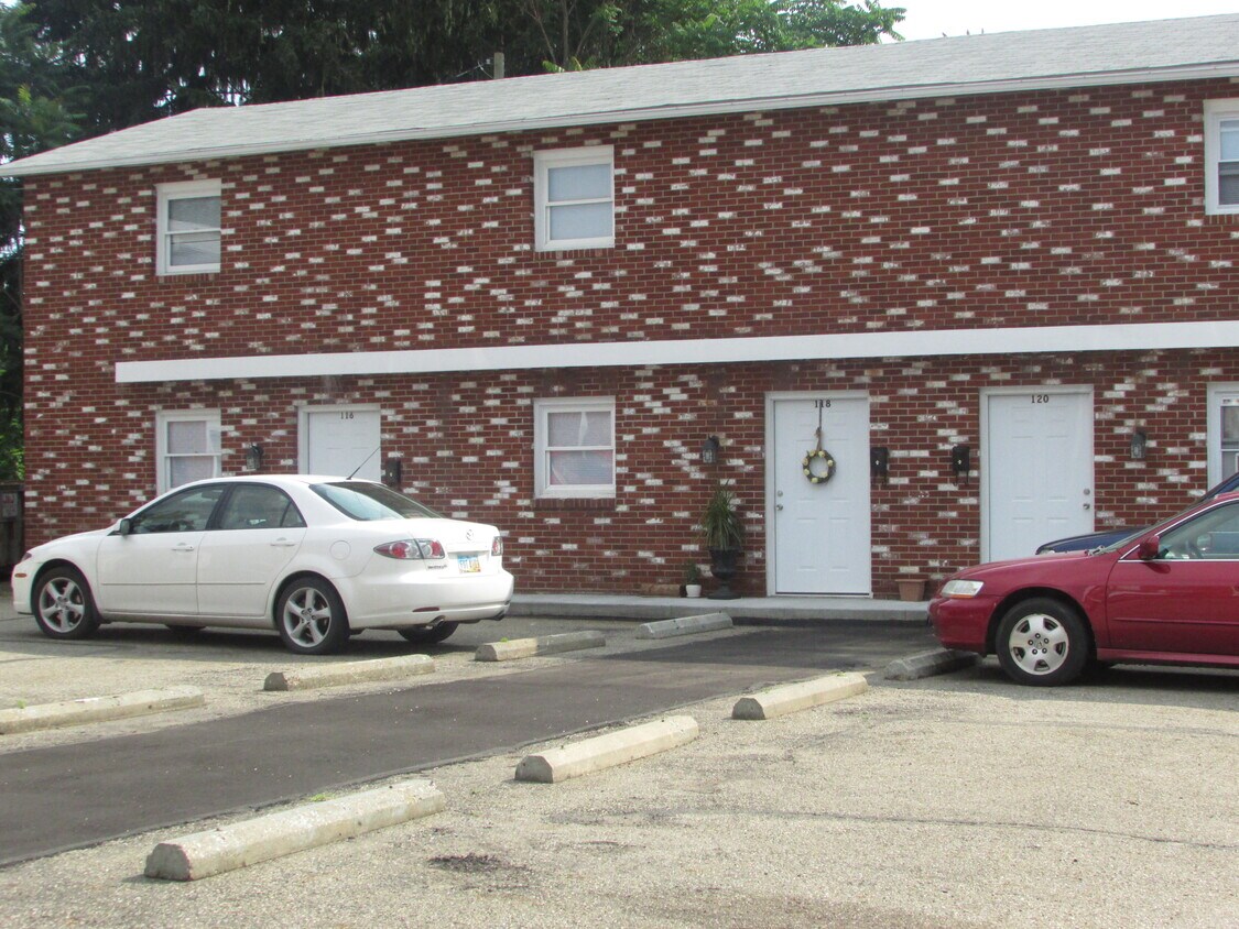 118 6th Dr SE, New Philadelphia, OH 44663 Townhome Rentals in New