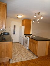 Building Photo - 203 W Walk