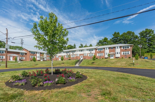 Foto del edificio - 695 Talcottville Rd
