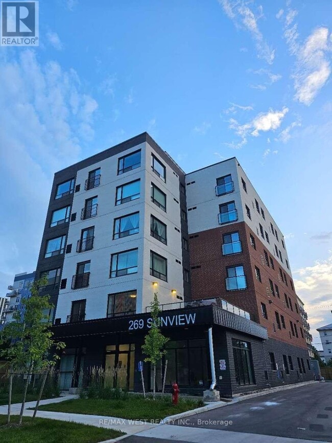 Building Photo - 269-269 Sunview St