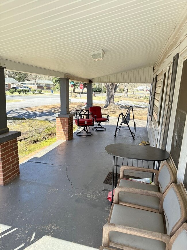 Building Photo - Cozy 2 Bed, 1.5 Bath Home off Whitehead Ci...