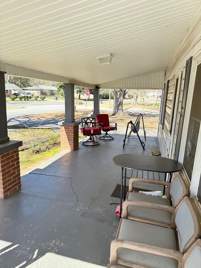 Foto del edificio - Cozy 2 Bed, 1.5 Bath Home off Whitehead Ci...