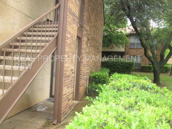 Primary Photo - 1300 Memory Ln