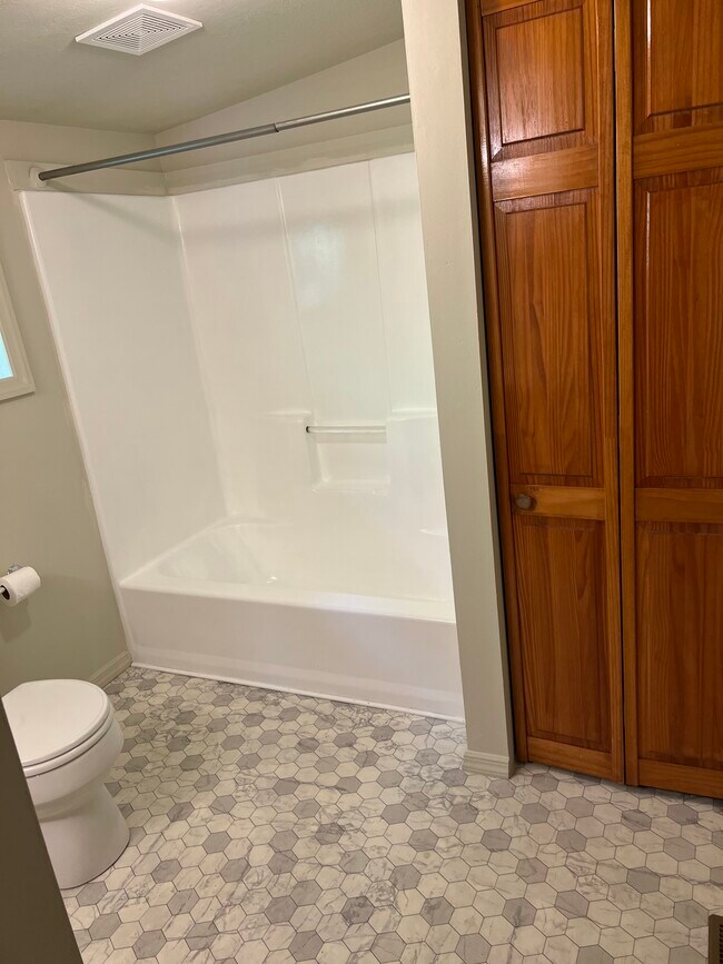 Building Photo - 844 Bocktown Rd