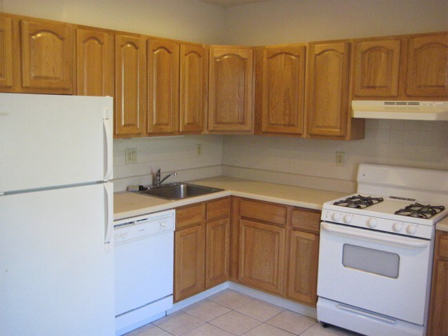 Building Photo - 554 N 17th St