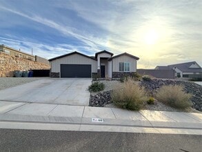 Building Photo - 60 740 N