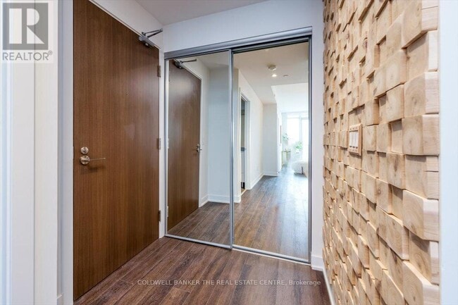 Building Photo - 1928 Lake Shore Blvd W