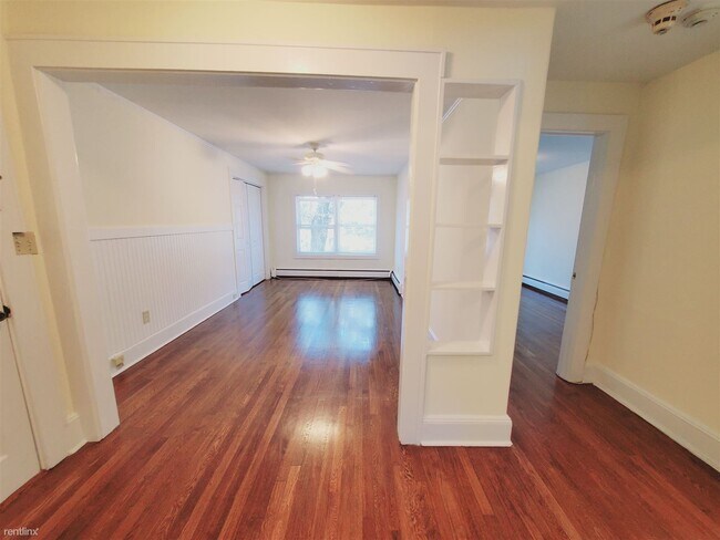 Building Photo - 2 br, 1 bath Condo - 258 Sound Beach Ave U...