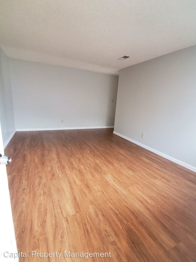 Building Photo - 6036-6038 Bourbon Dr