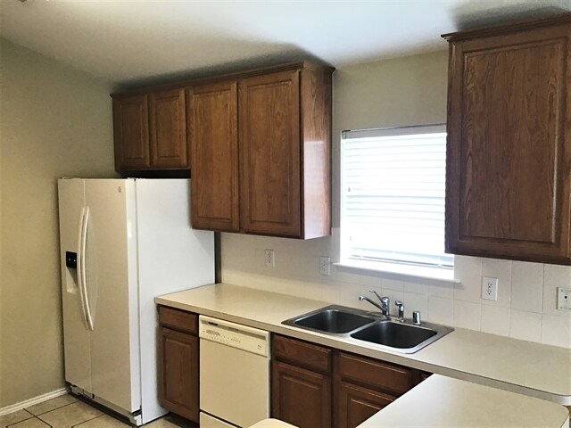 Building Photo - 6020 Moor Hen Drive