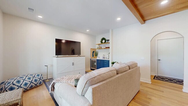 Foto del edificio - 16023 Goodwin Ave