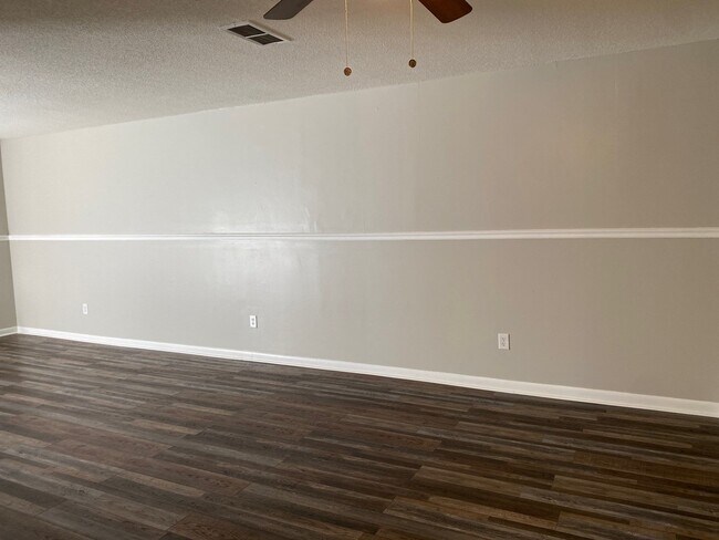 Foto del edificio - 30 Pony Cv