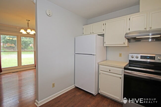 Building Photo - 3-Bedroom, 2.5-Bath Townhouse with Finishe...