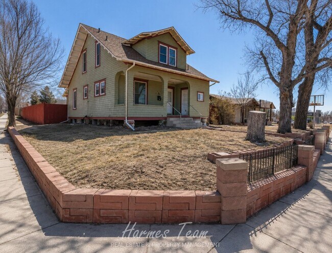 Building Photo - Historic Craftsman Main-Level Home | Original Hardwood Floors | Large Kitchen | Covered Front Porch