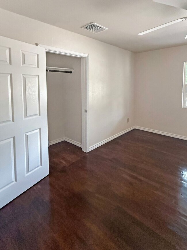 Building Photo - Move In Ready