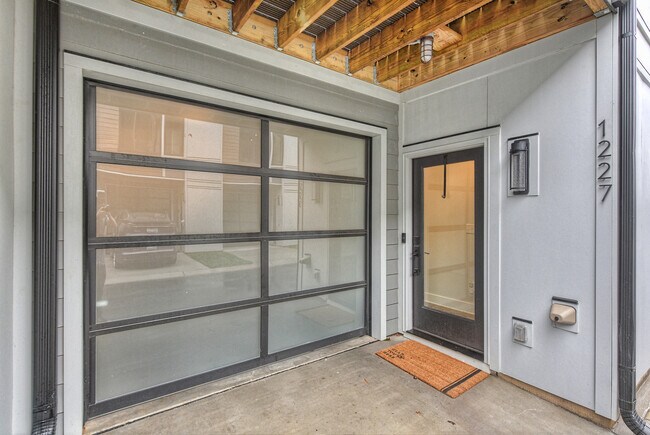 Building Photo - 1227 Minter Plz