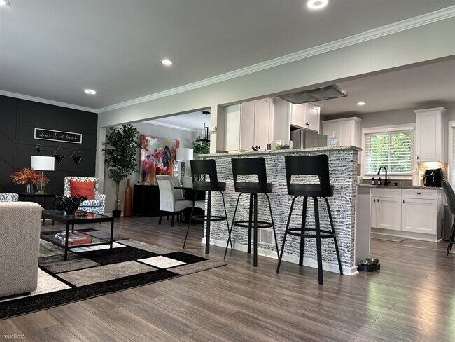 Foto del edificio - 4 br, 2.5 bath House - 2425 Glendale Drive
