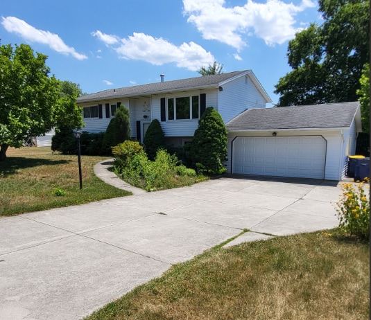 Building Photo - 33 Riverview Dr