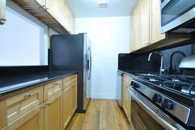Foto del edificio - 143 E 57th St