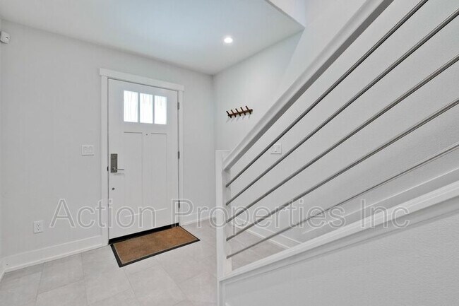 Foto del edificio - 321 Scarlett Terrace