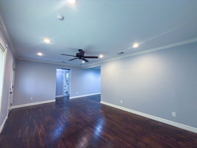 Foto del edificio - 614 Shadywood Ln