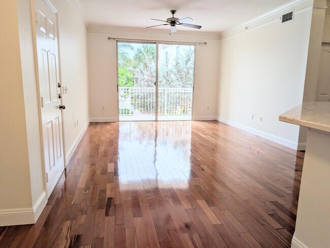 Foto del edificio - 3210 Myrtlewood Cir E