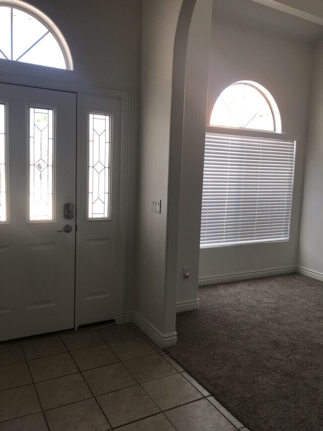 Foto del edificio - 876 Lizzie Ln