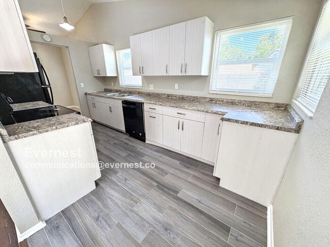 Building Photo - Charming Home with Fenced Backyard and Con...