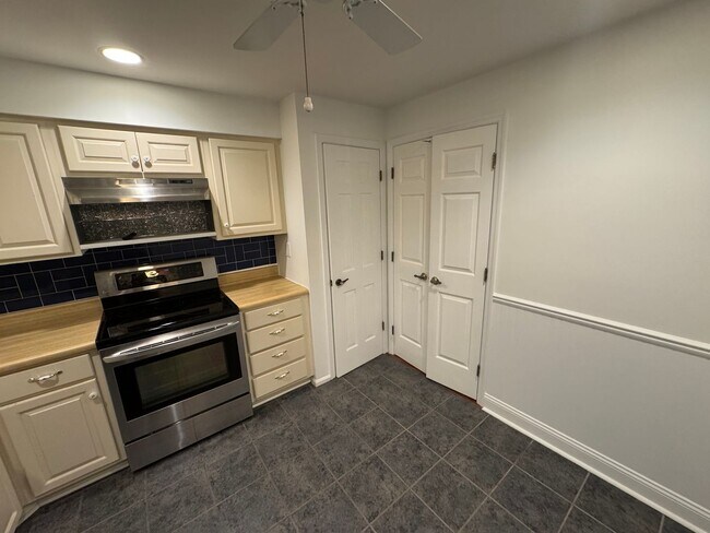 Foto del edificio - Spacious Well Kept Condo in West County (B...