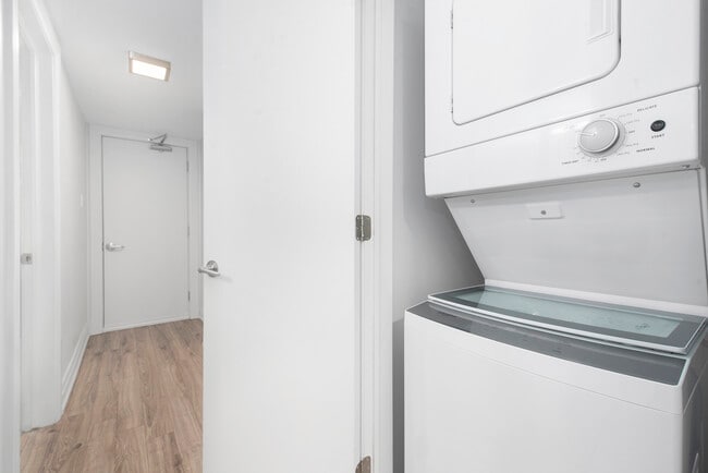 Building Photo - 177 Hopewell Av