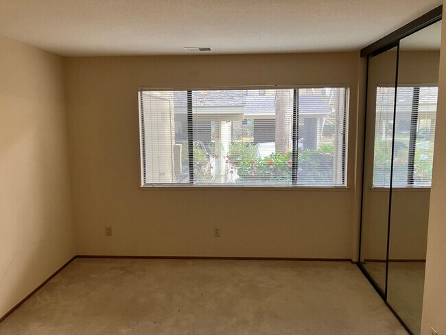 Building Photo - 5689 Makati Cir