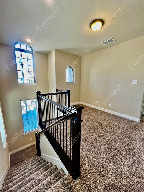 Building Photo - 2233 Zenith Ave
