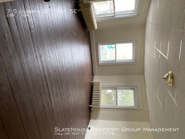 Building Photo - Large 2 Bedroom Apartment near downtown.