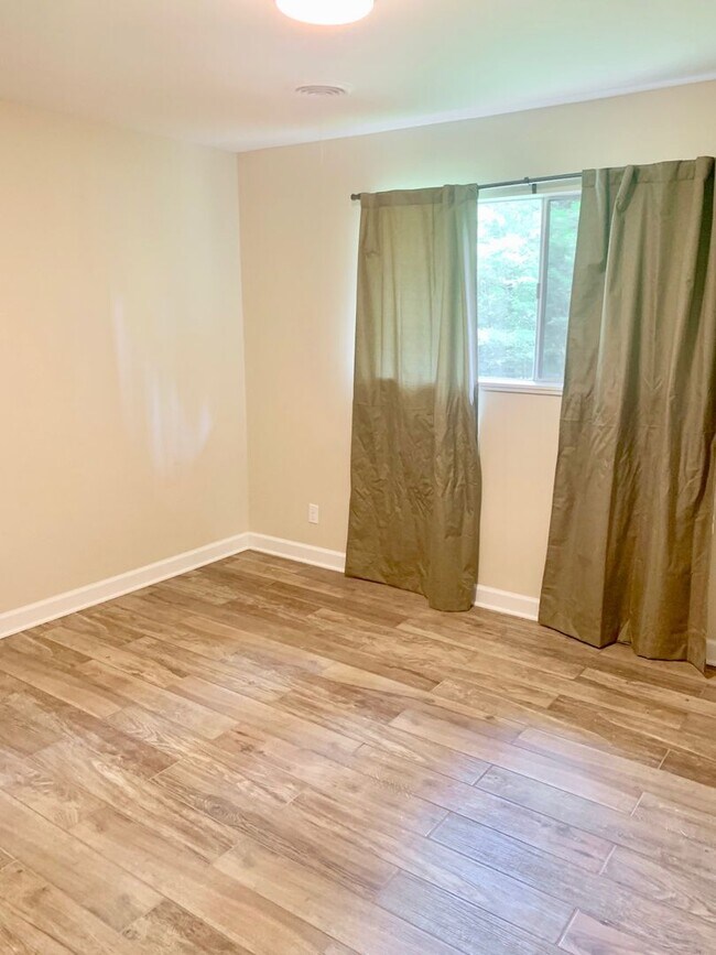 Foto del edificio - For Rent - 3 Bedroom 1.5 Bath in Valley View!