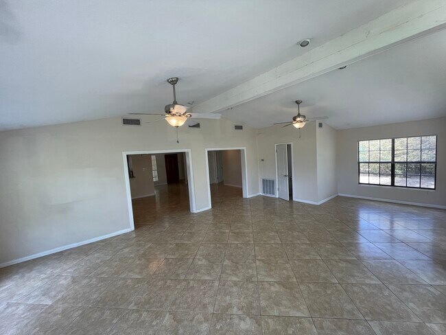 Foto del edificio - 900 Avenida De Leon