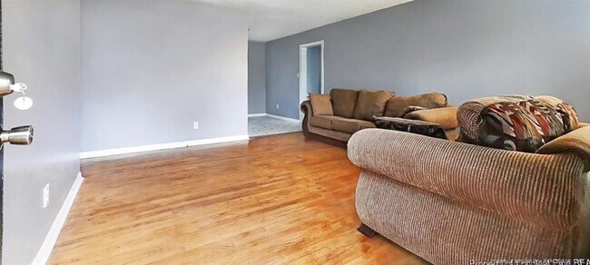 Foto del edificio - 753 Goodyear Dr