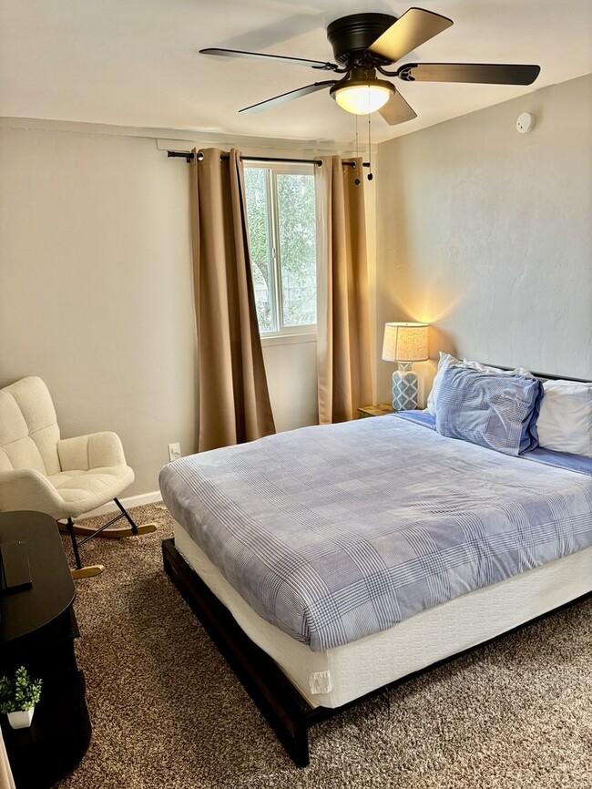 Building Photo - Three bedroom, Two bath