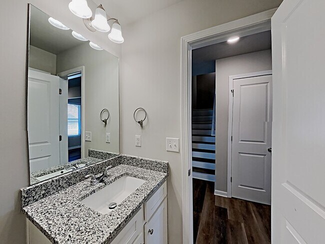 Building Photo - Beautiful 4 Bedroom home located in Porter...