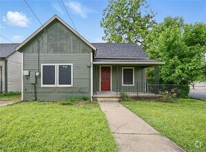 Building Photo - 906 E Houston St
